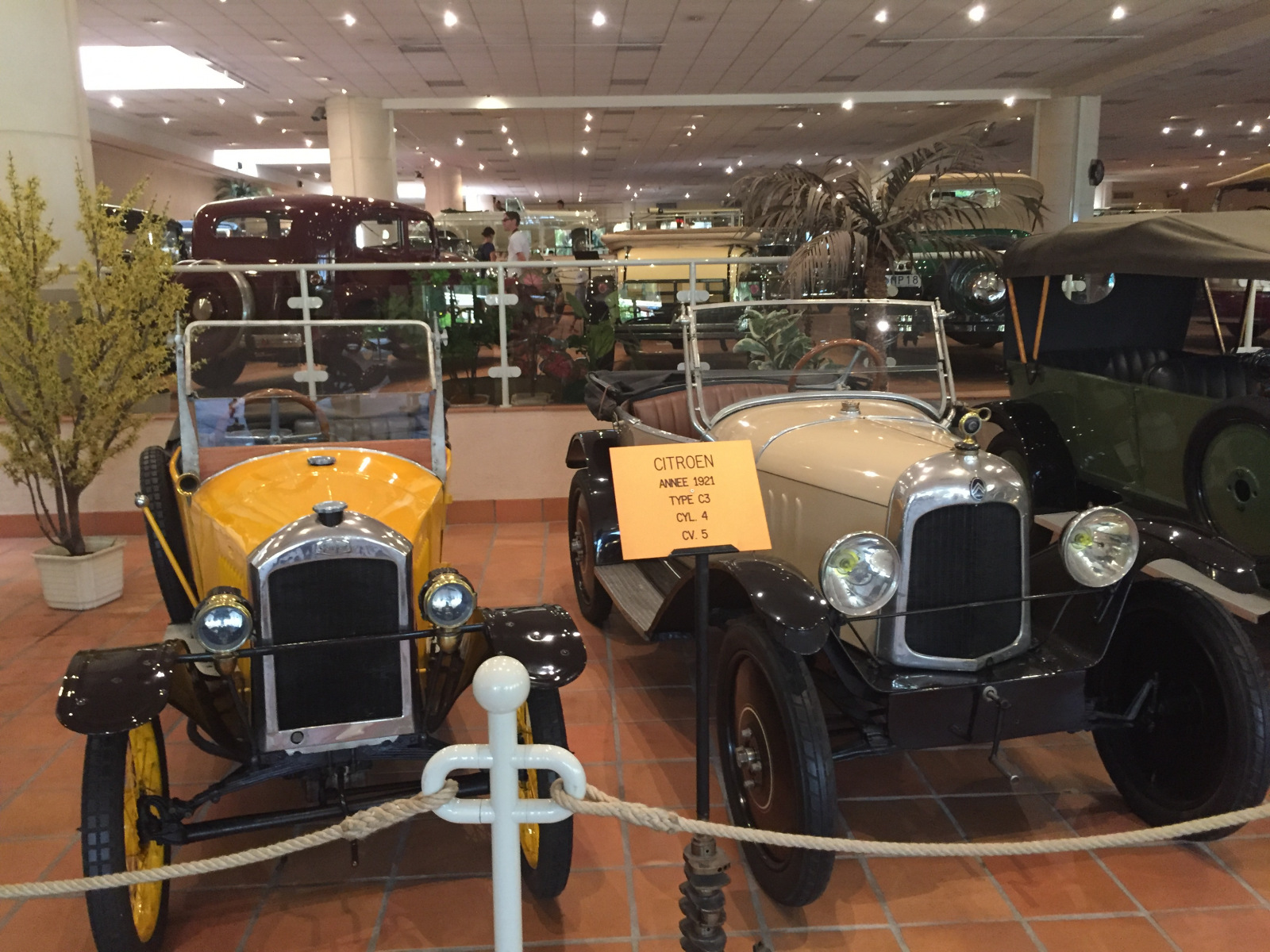 Visite de la collection des voitures du Prince de Monaco.