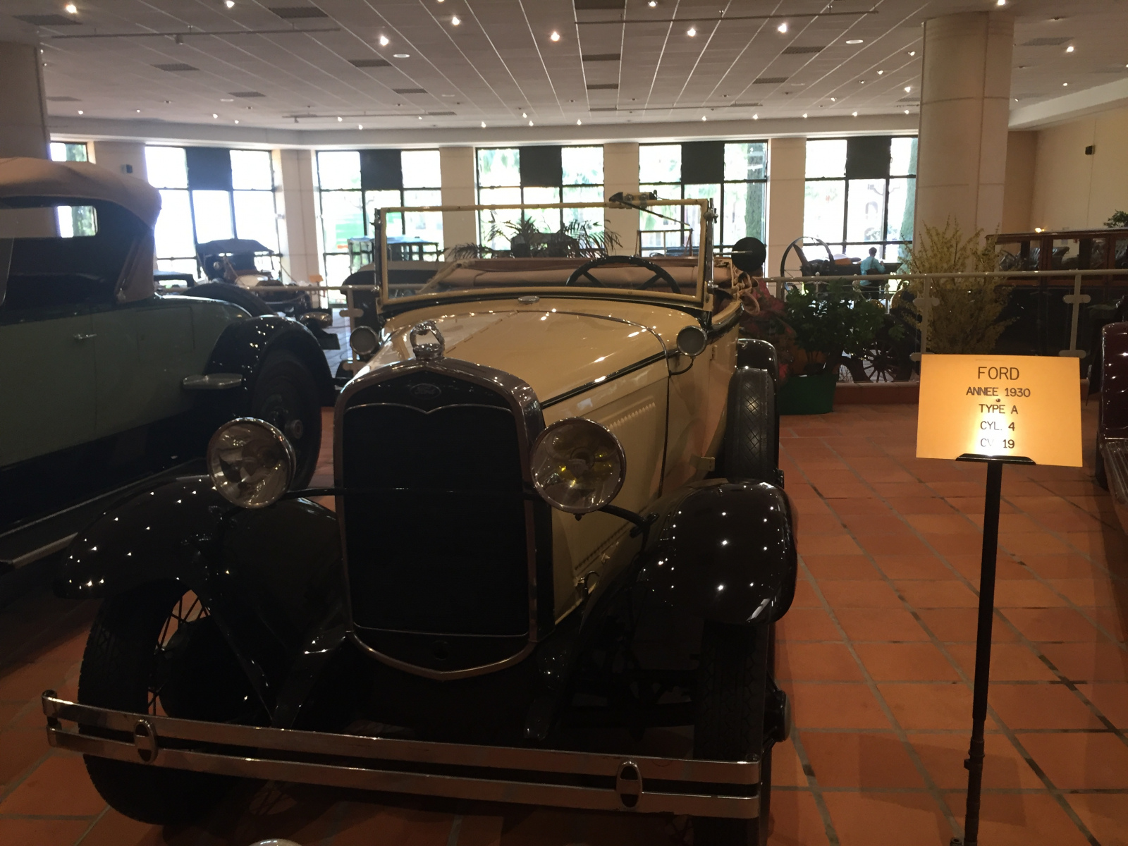 Visite de la collection des voitures du Prince de Monaco.