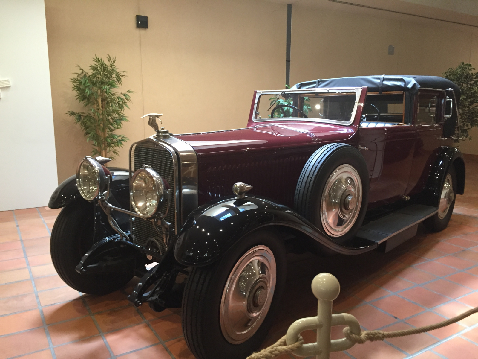Visite de la collection des voitures du Prince de Monaco.