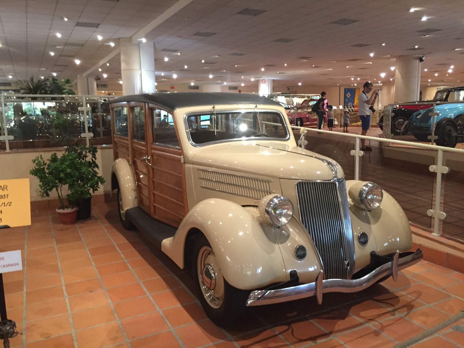 Visite de la collection des voitures du Prince de Monaco.