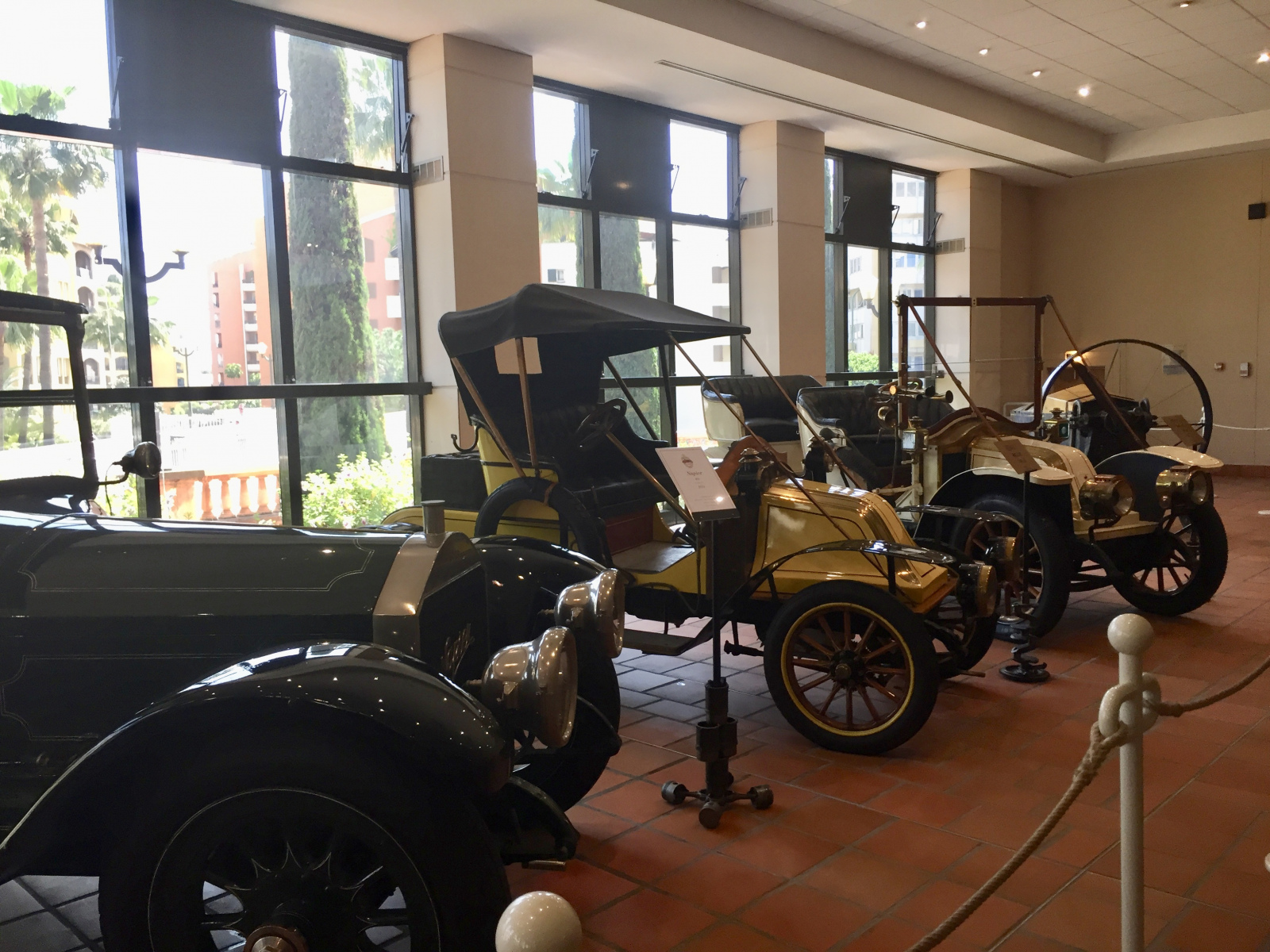 Visite de la collection des voitures du Prince de Monaco.