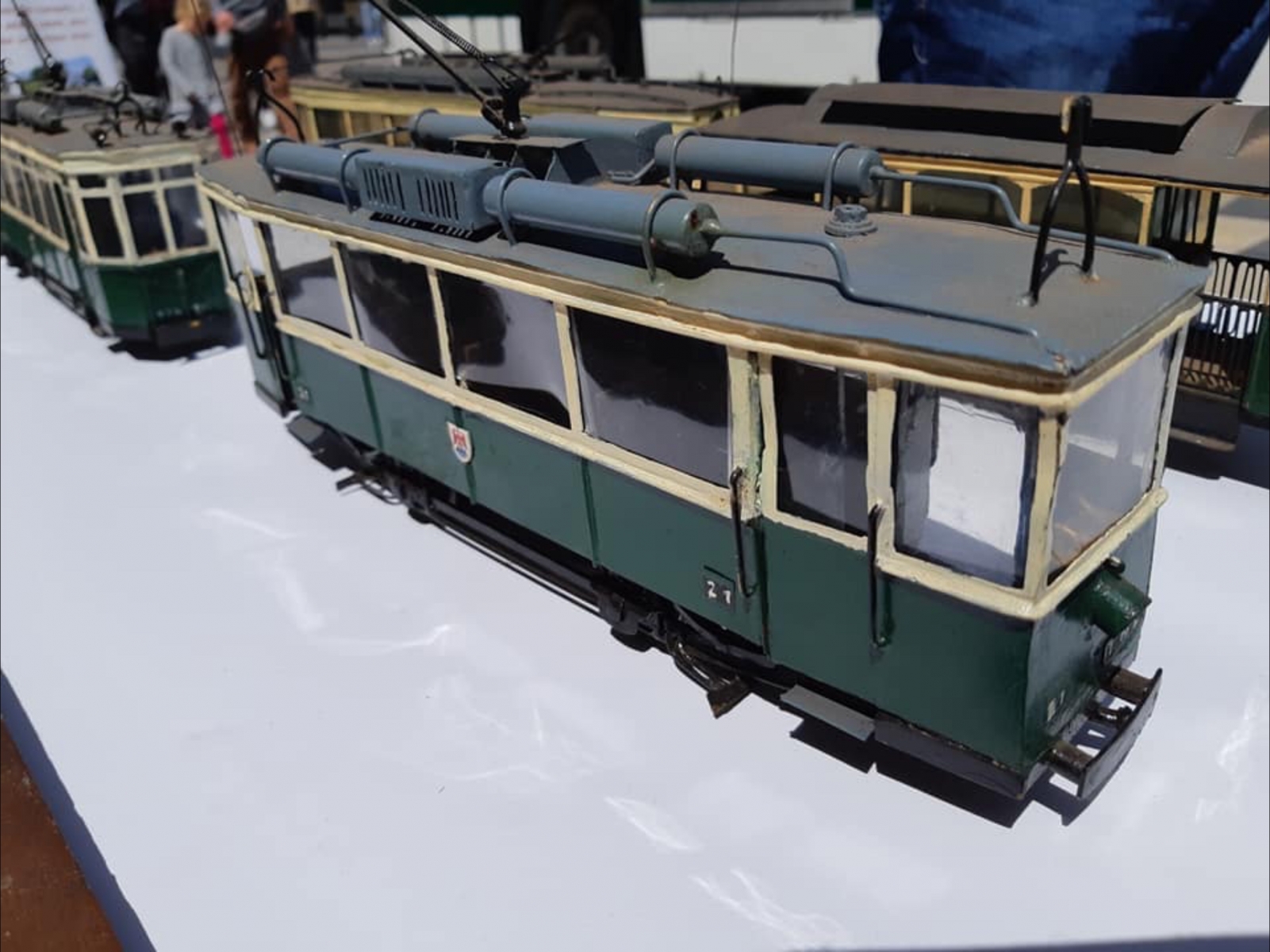 Exposition d'un ancien bus niçois sur la place Masséna