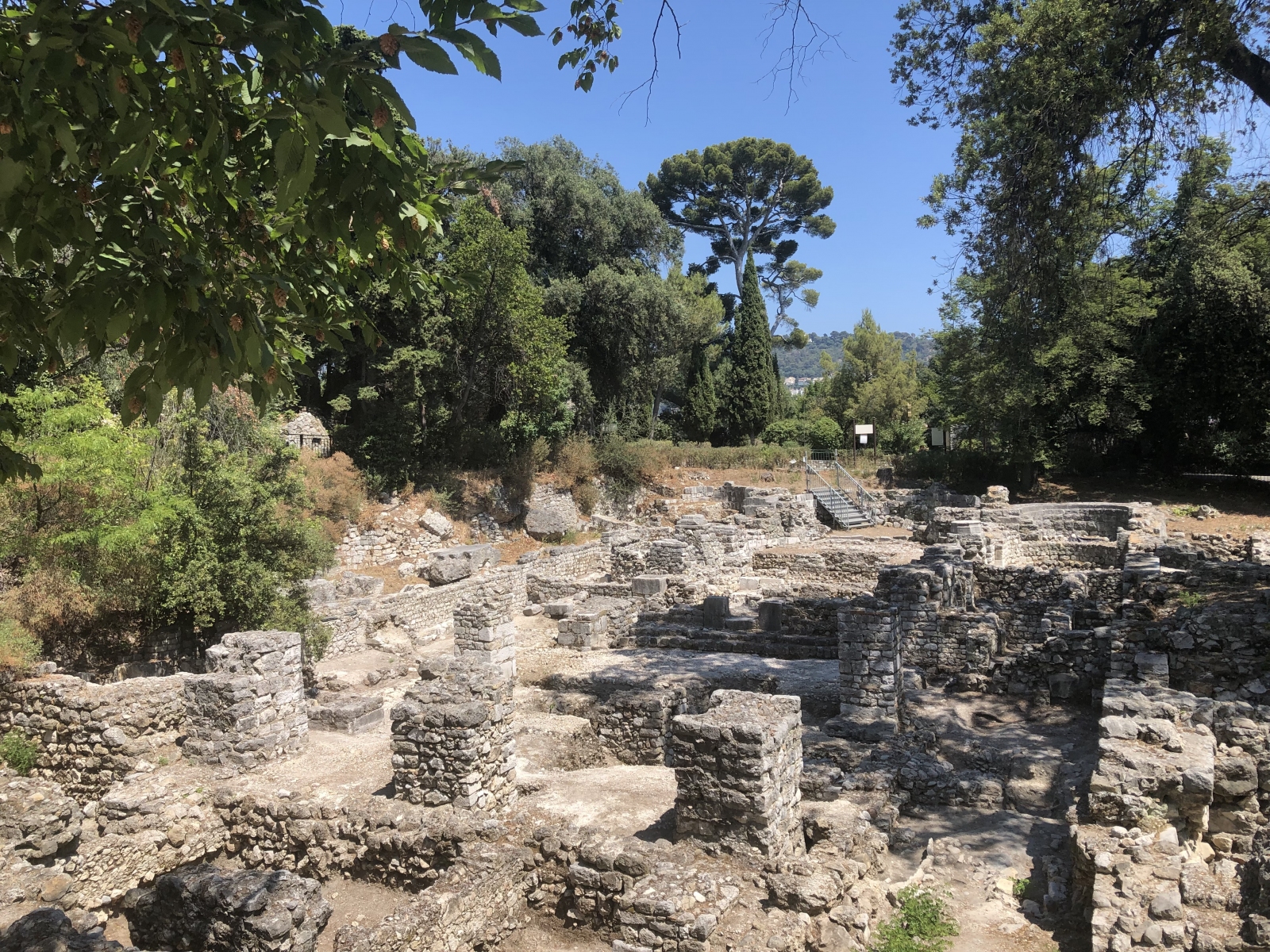 Visite guidée des fouilles archéologiques sur la colline du château de Nice