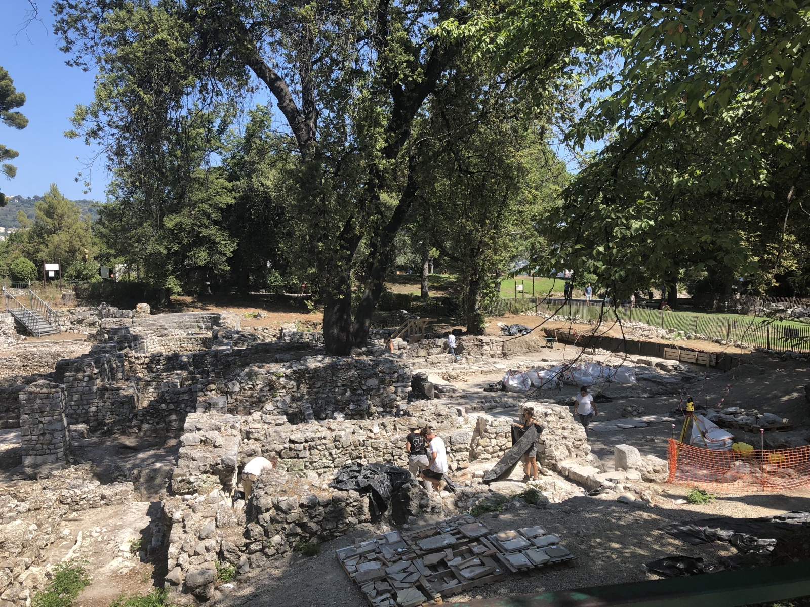Visite guidée des fouilles archéologiques sur la colline du château de Nice