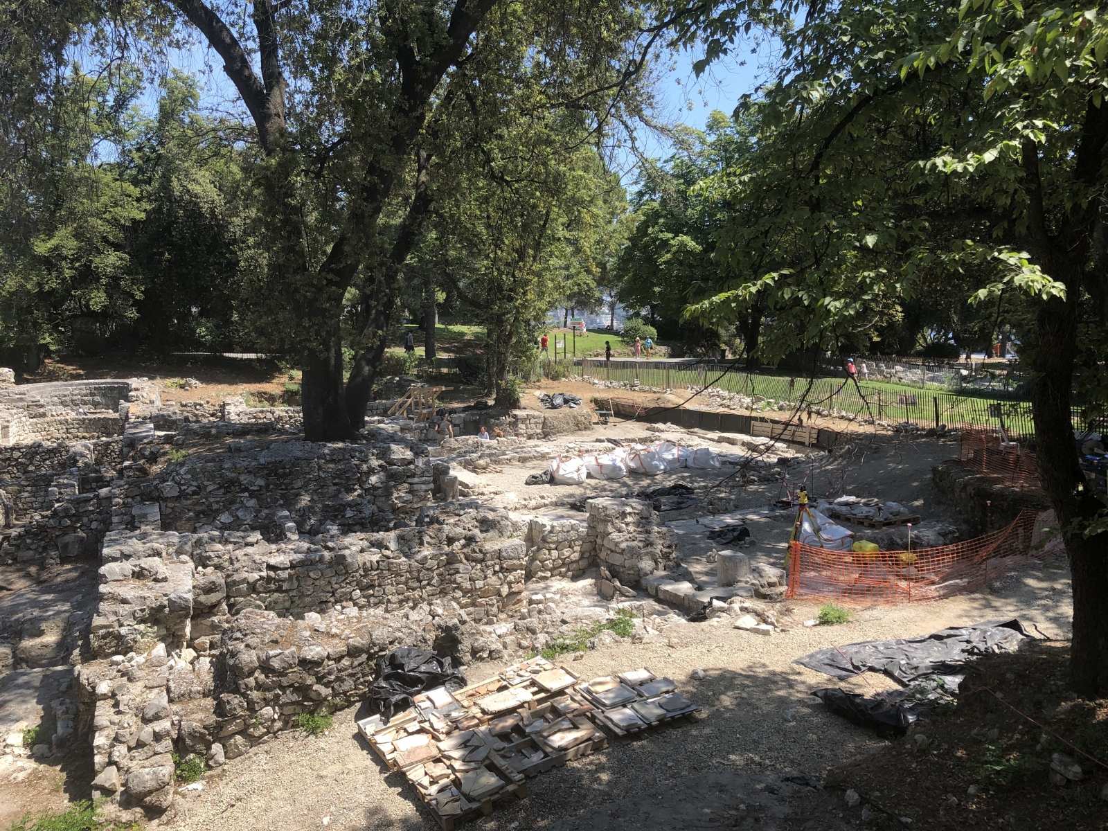 Visite guidée des fouilles archéologiques sur la colline du château de Nice