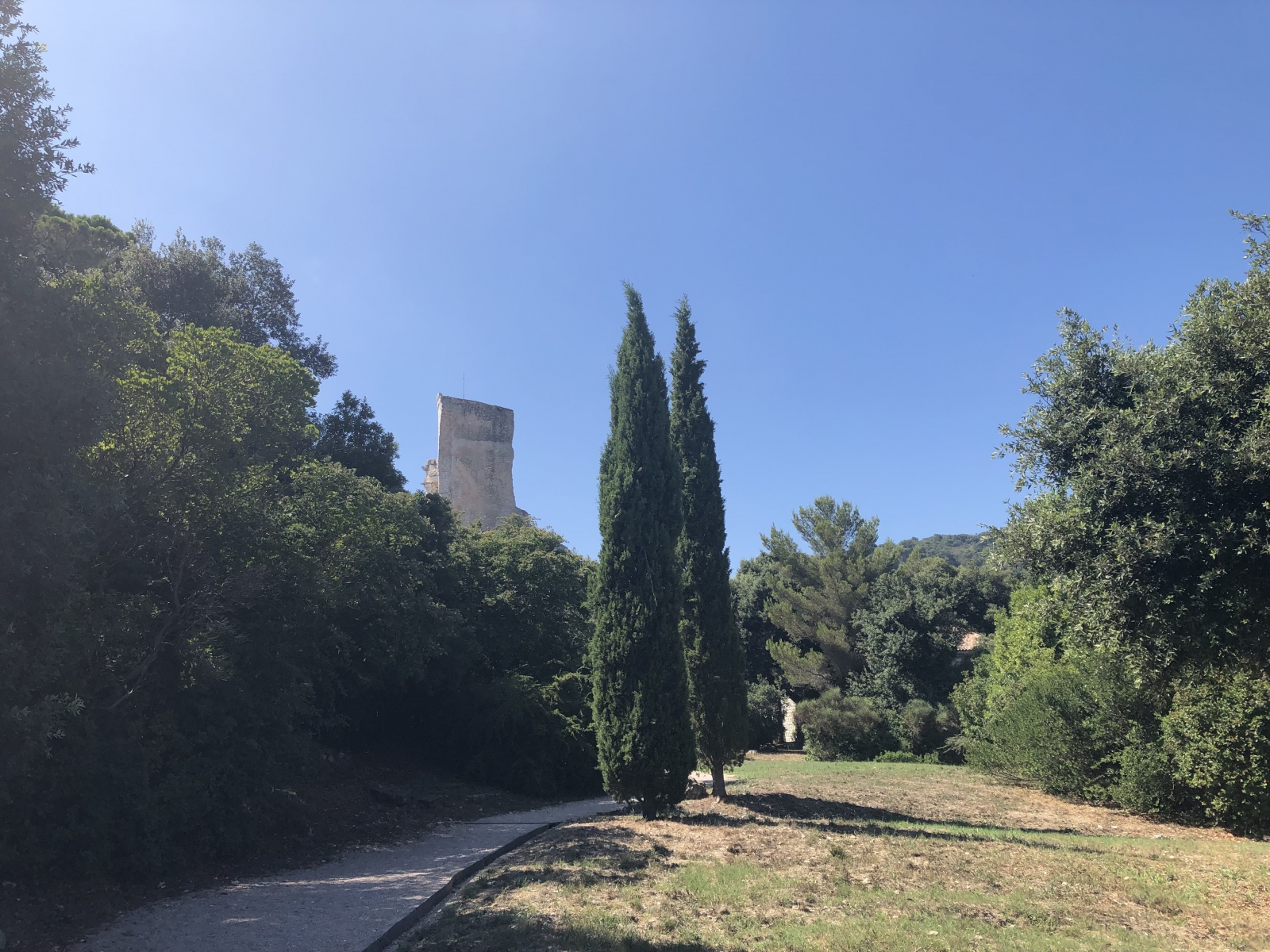 Visite du trophée d'Auguste