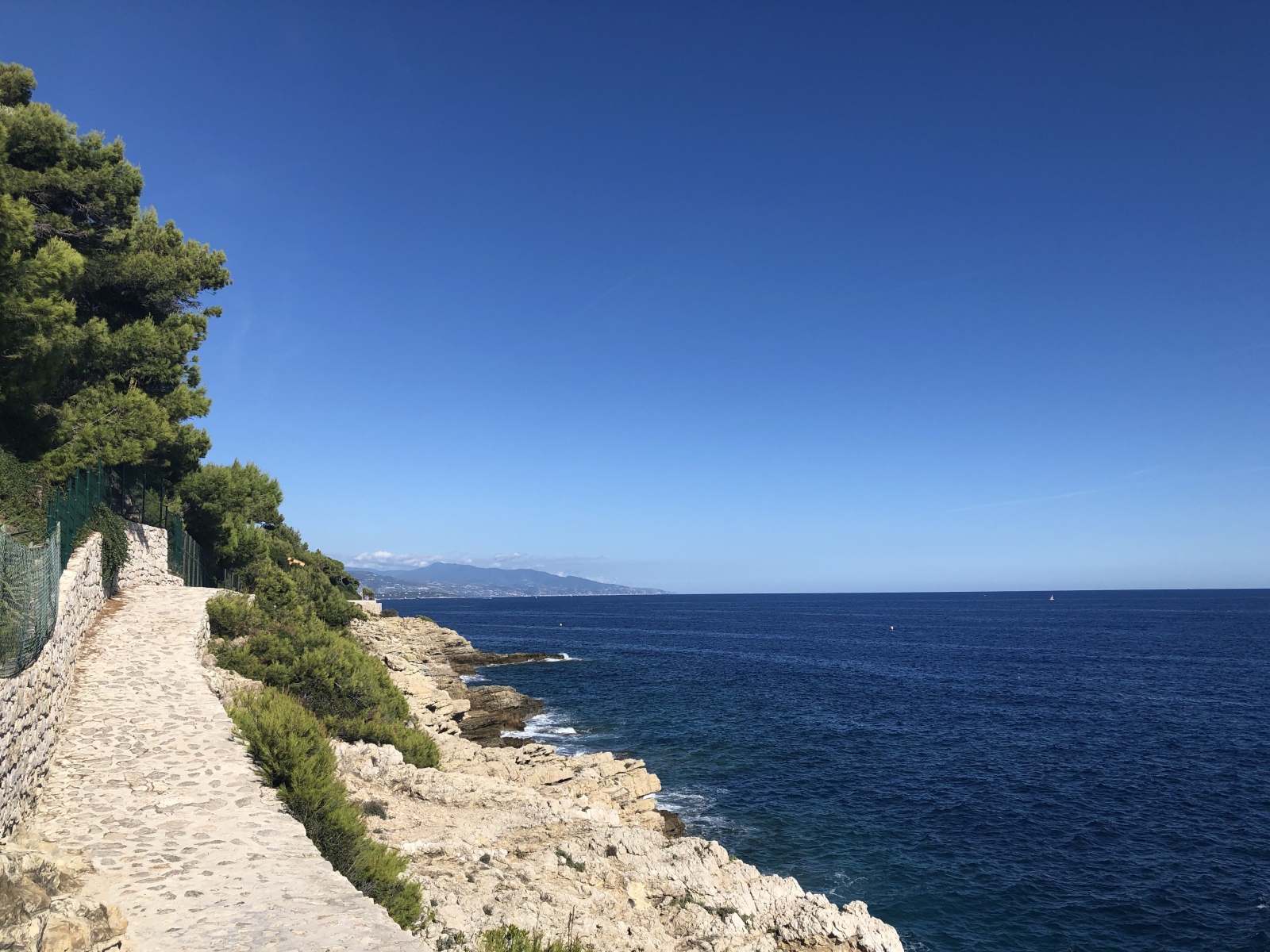 Ballade le long du sentier de la Pointe Saint-Hospice à Saint Jean Cap-Ferrat