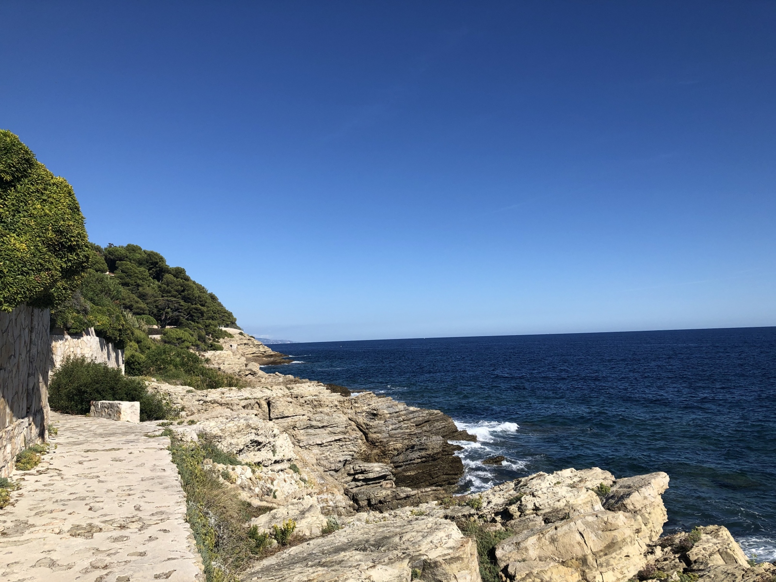 Ballade le long du sentier de la Pointe Saint-Hospice à Saint Jean Cap-Ferrat