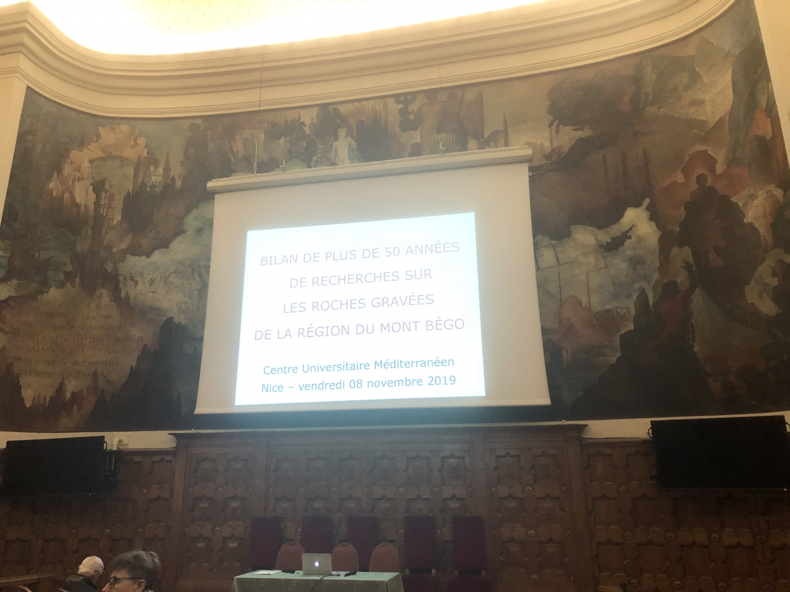 Conférence par le Professeur Henry de Lumley sur les roches gravées du Mont Bégo