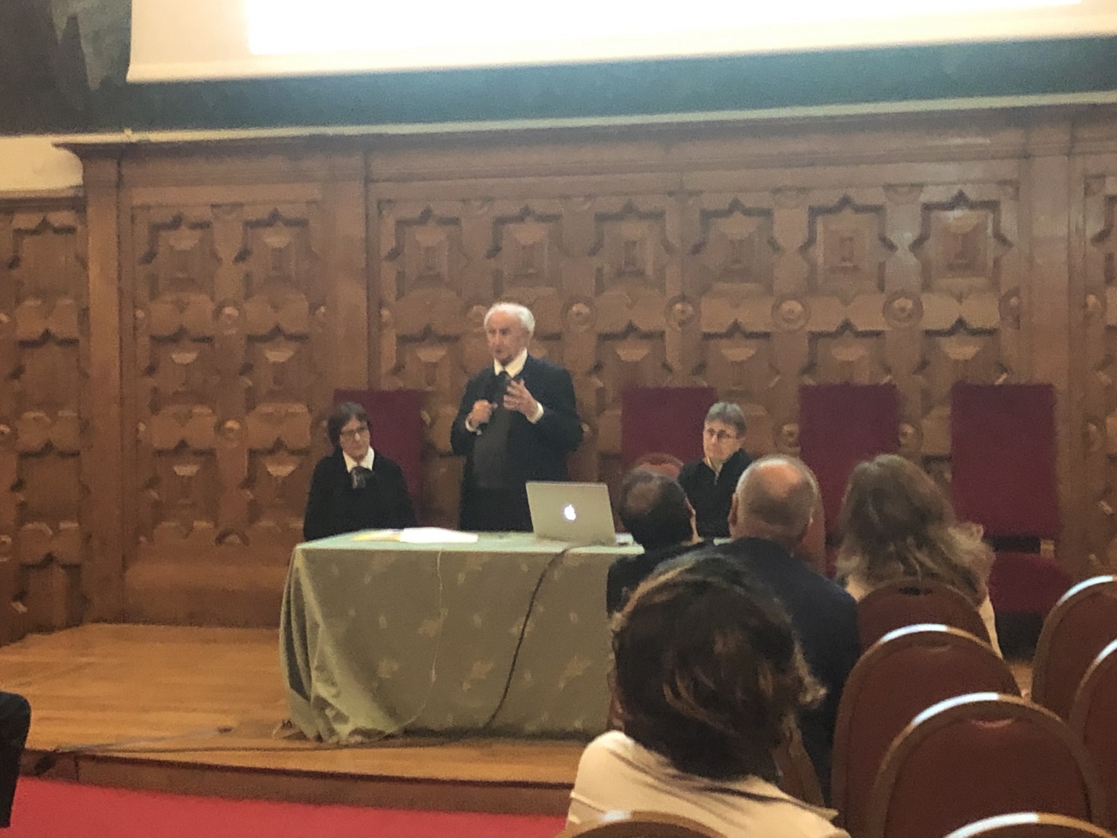 Conférence par le Professeur Henry de Lumley sur les roches gravées du Mont Bégo