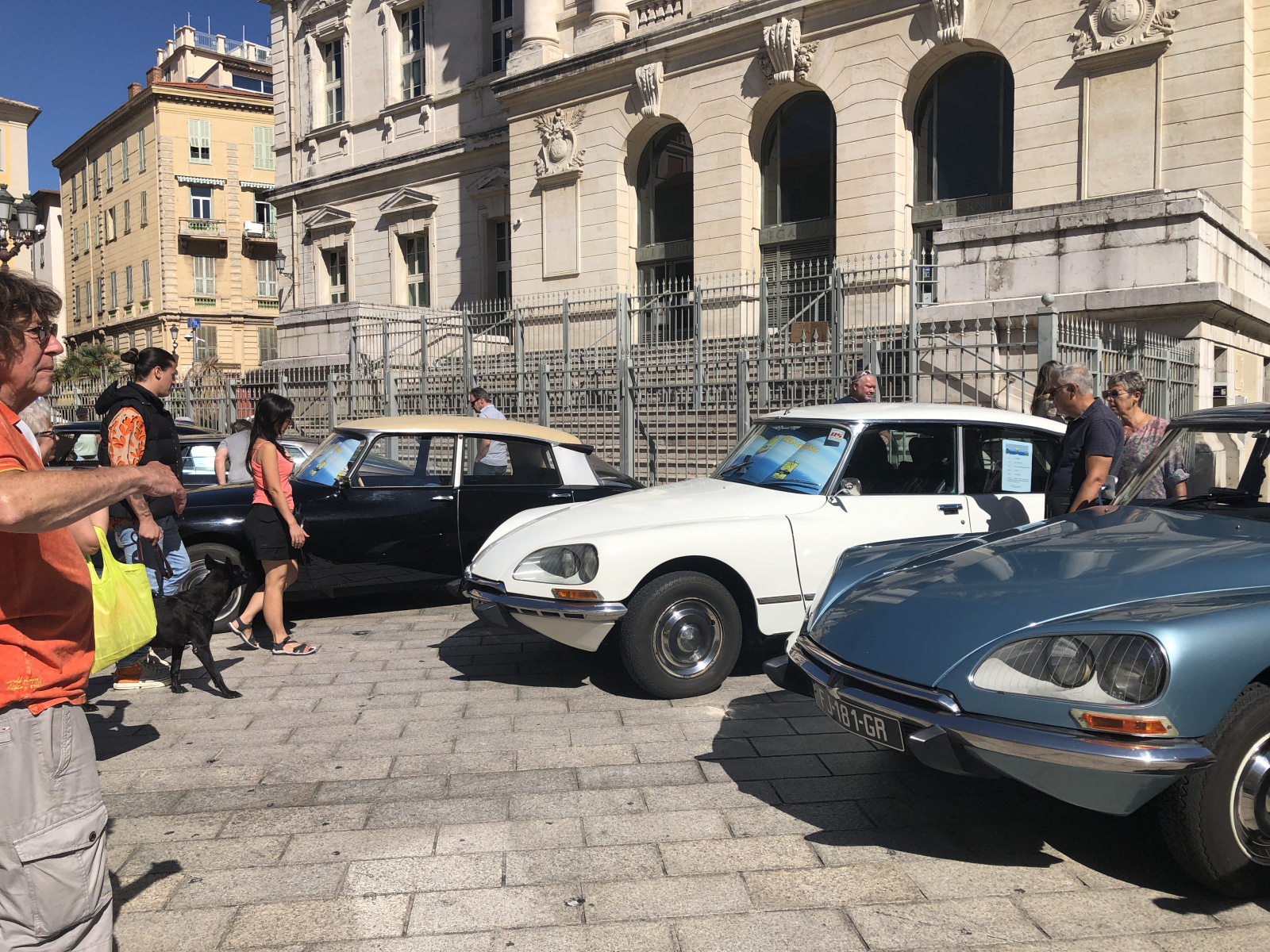 Quelques belles voitures exposées à Nice