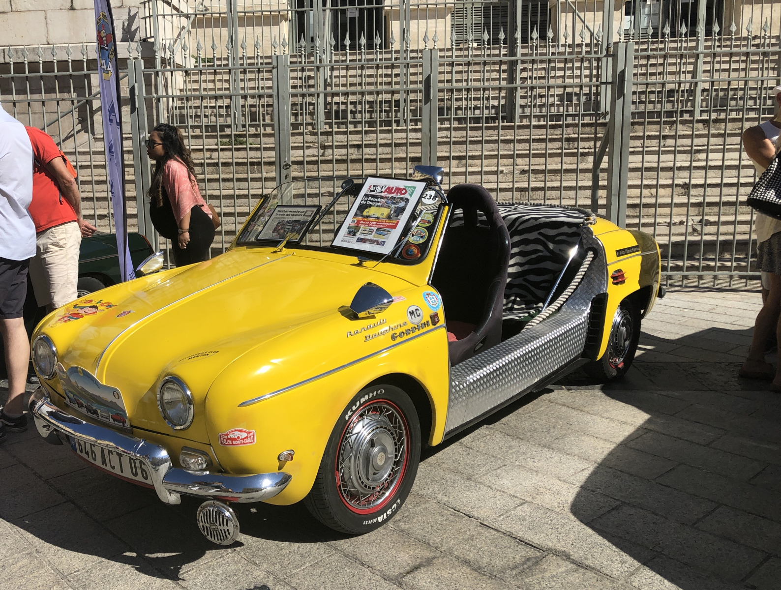Quelques belles voitures exposées à Nice