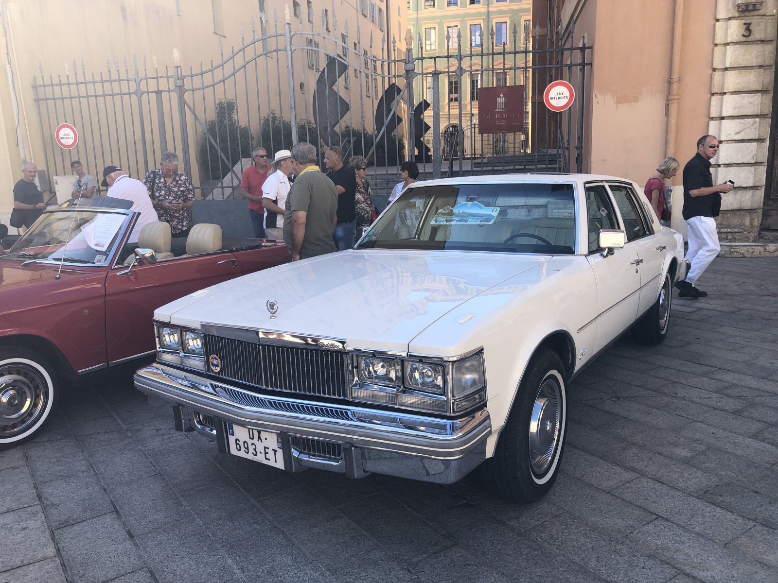 Quelques belles voitures exposées à Nice