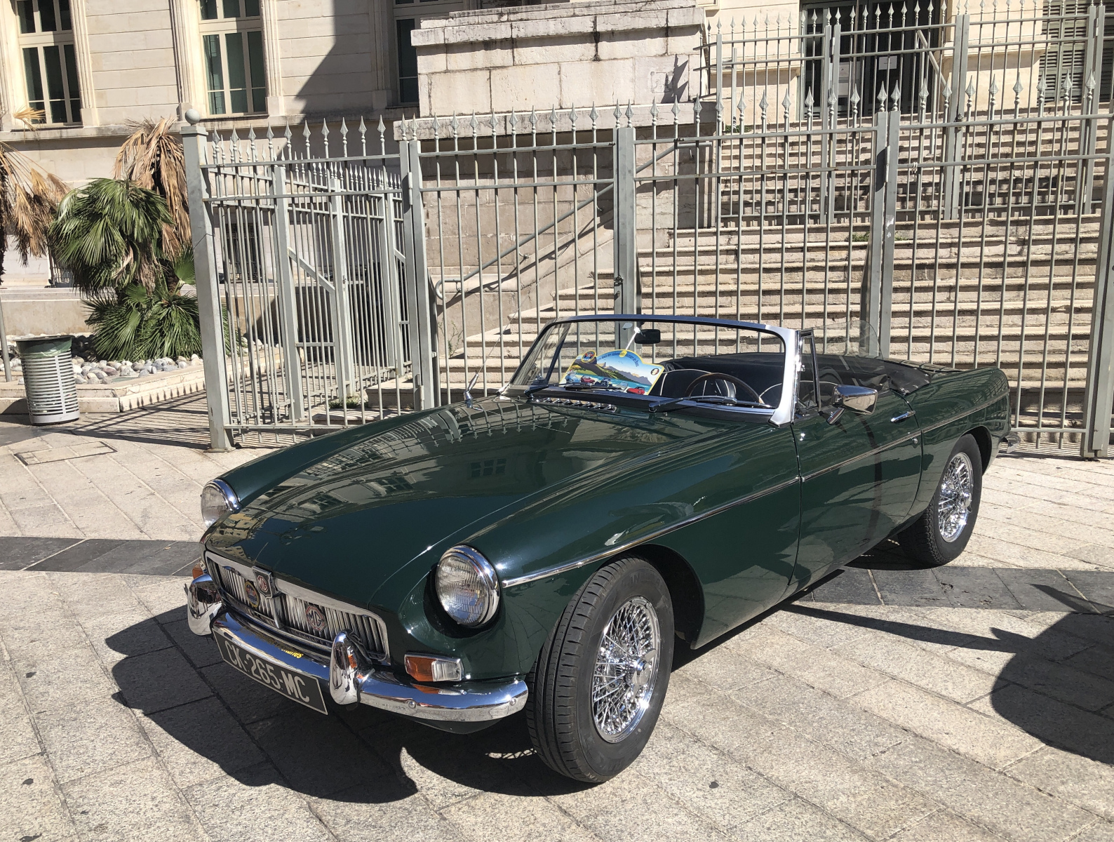 Quelques belles voitures exposées à Nice