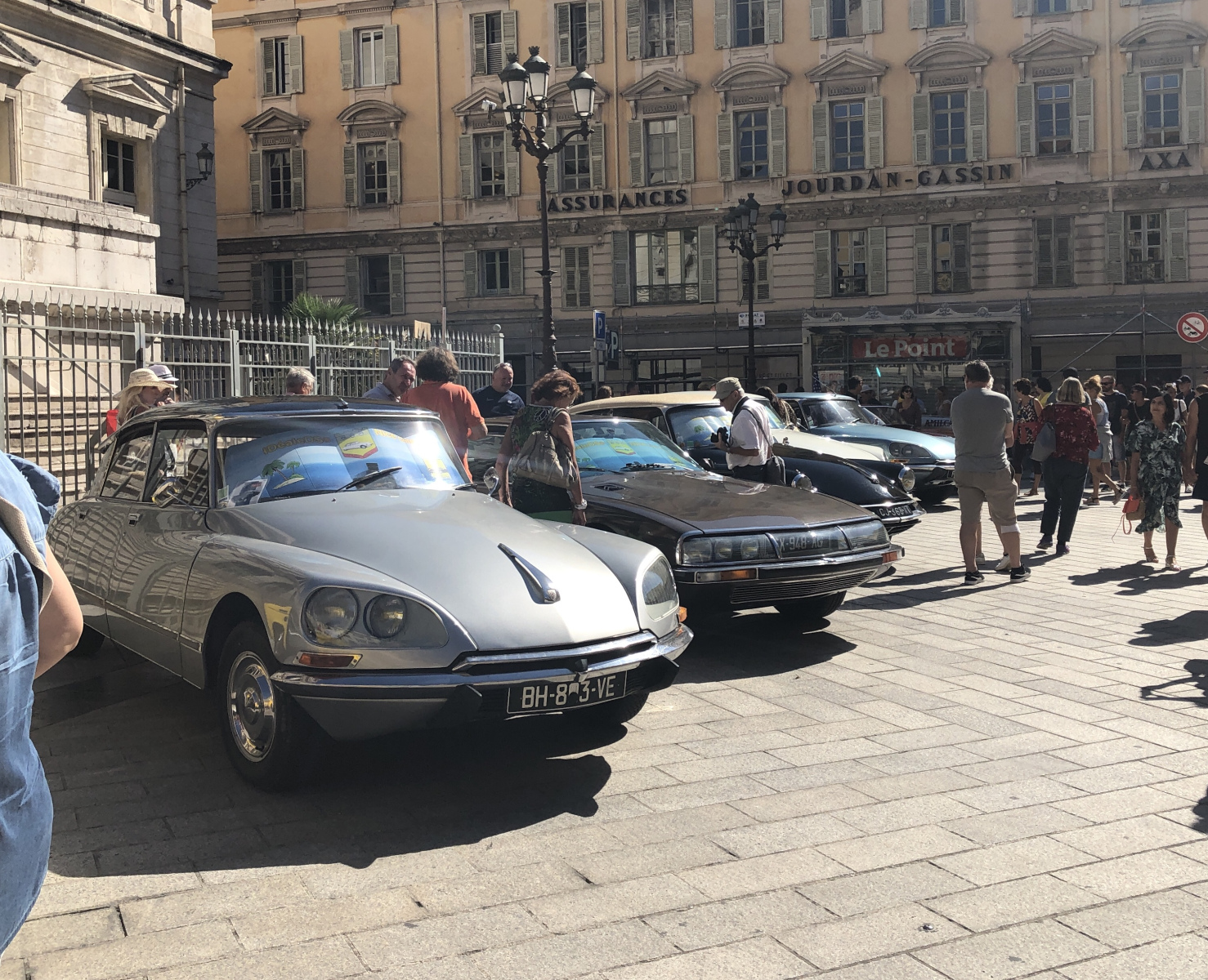 Quelques belles voitures exposées à Nice