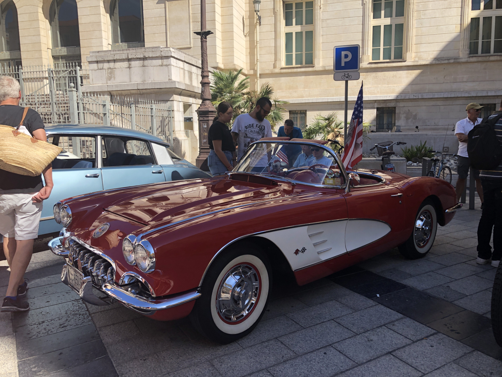 Quelques belles voitures exposées à Nice