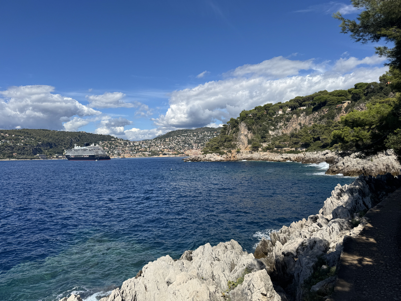 Tour du magnifique Cap Ferrat par le sentier du littoral